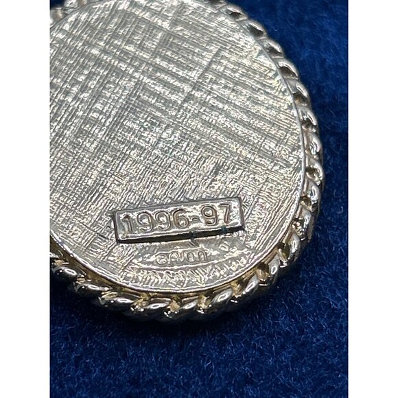 Vintage 1996-97 PC Gold Tone Brooch Portrait - Picture 5 of 6